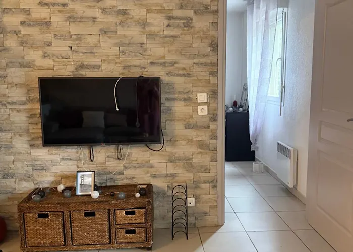 Cosy T2 Proche Commodites Et 아파트